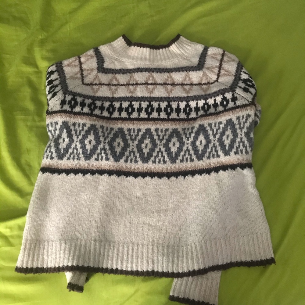AMERICAN EAGLE CROPPED SWEATER